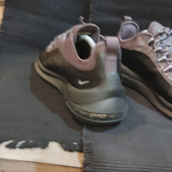 Nike ACG Gray and Black Athletic Shoes - Picture 6 of 13